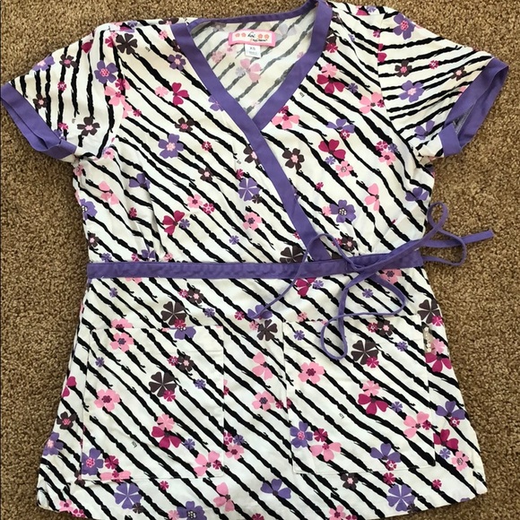 Nursing scrub tops - Picture 2 of 5
